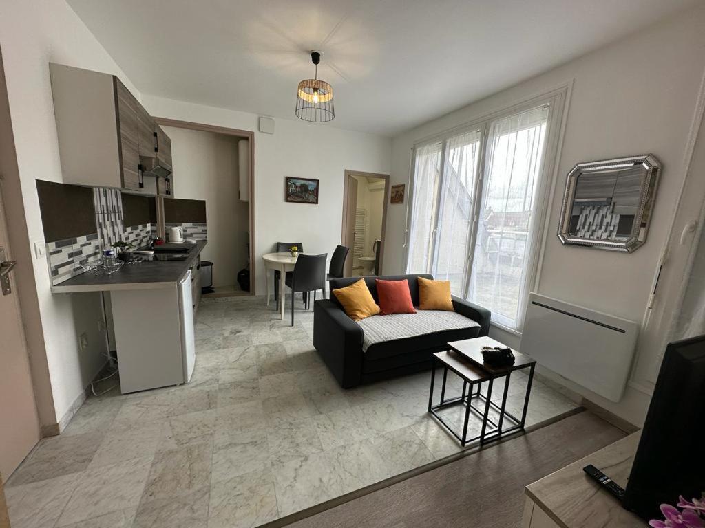 Spacious Flat Close To The Railway Station Troyes Zewnętrze zdjęcie